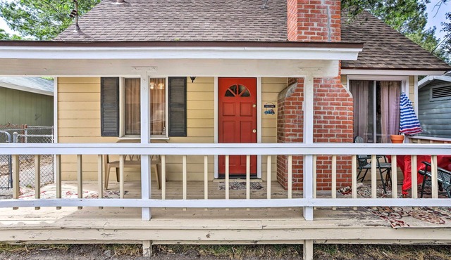 Cozy Crestline Cabin, Close to Lakes, Parks!