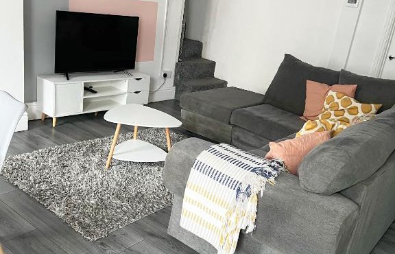 Cozy Cribs near Zipworld, Dare Valley Bike Park, Pen-y-fan & Four Waterfalls Walk