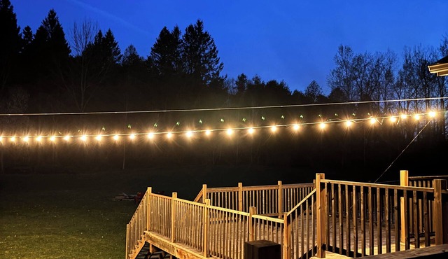 Cozy Crimson Chalet with Retro Theme Kitchen!