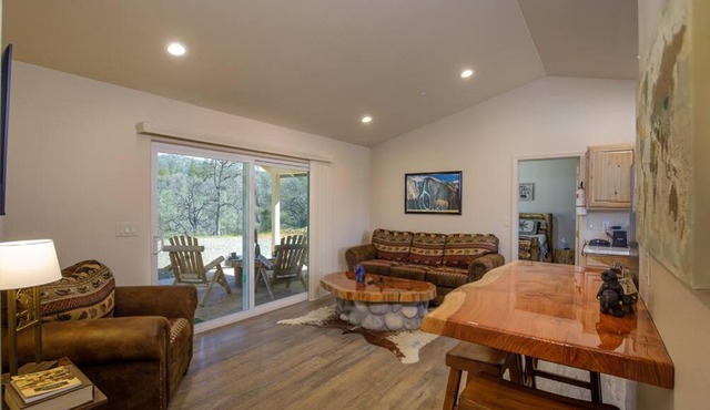 Cozy Cub Cabin, brand new home near Yosemite
