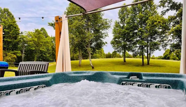 Cozy Cub Getaway Pet Friendly Peaceful Vibes