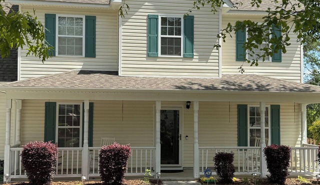 Cozy Cul-De-Sac: 3BR, 2.5BA w/Multipurpose Room & Spacious Backyard