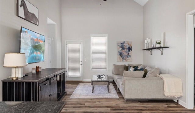 Cozy Cul De Sac w/fenced backyard, covered patio, fire pit, near Grand Ole Opry