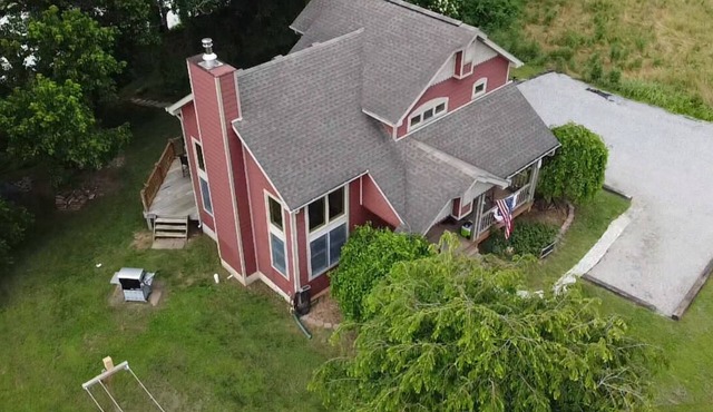 Cozy Cumberland River Cabin between Dale Hollow & Lake Cumberland. Dog friendly!