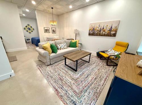 Cozy Cure Apartment in Downtown and Historic Pilot Mountain