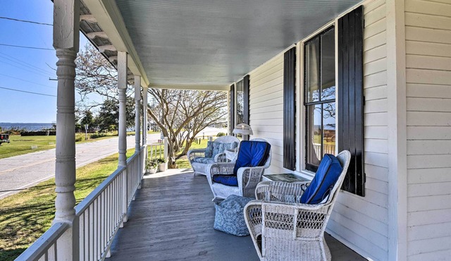 Cozy Currituck Home w/Fire Pit near Ferry!