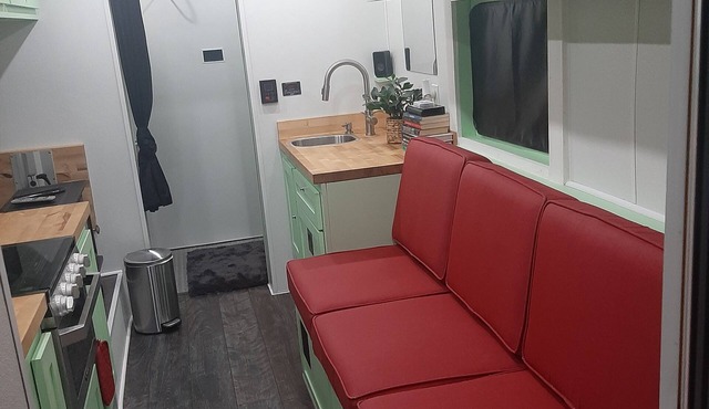 Cozy Custom Offgrid RV in brilliant Chesterfield with AC, Heat and WiFi