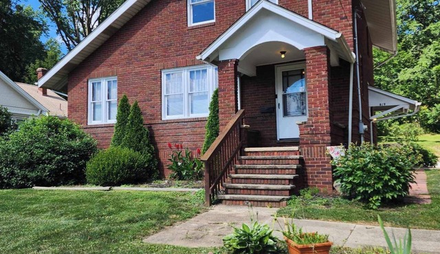 Cozy, cute home close to College of Wooster and Amish Country, Ohio