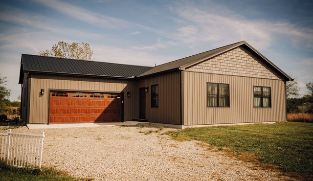 Cozy & Cute Mechanicsburg Getaway – 2BR, Handicap Accessible, Family-Ready