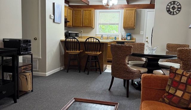 Cozy, Cute, Superb 2-bedroom house Centrally located in Piedmont