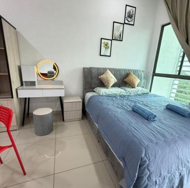 Cozy cybersquare king bed with Netflix free pakin wifi garden view 909