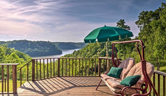 Cozy Dale Hollow Lake Cabin w/Deck & Creek Views!