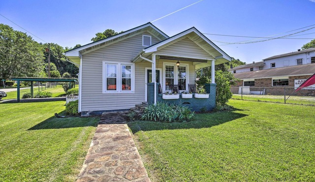 Cozy Damascus Cottage w/Porch & Trail Access!