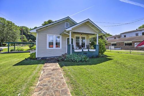 Cozy Damascus Cottage w/Porch & Trail Access!