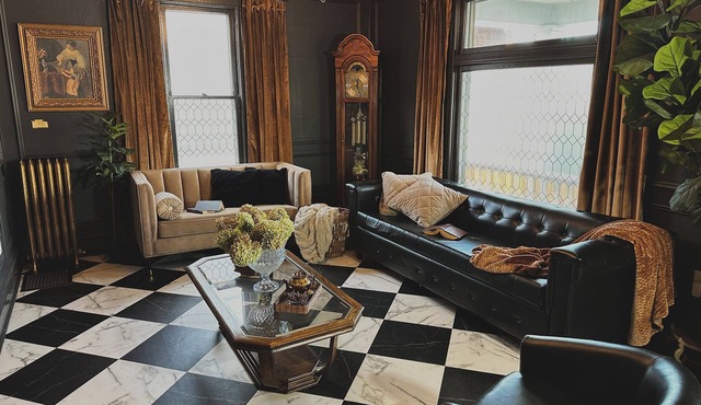 Cozy Dark Academia Scholar’s Manor Near Gonzaga!