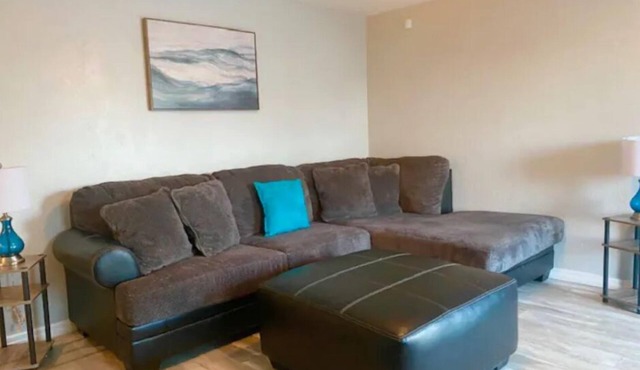 Cozy DaytonaBeach Getaway w/KingBed & Pet Friendly