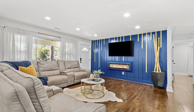 Cozy Decatur Home with Indoor Fireplace & Firepit