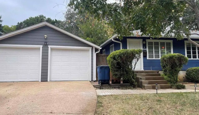 Cozy Deep Eddy Bungalow #A Near UT and Downtown ATX
