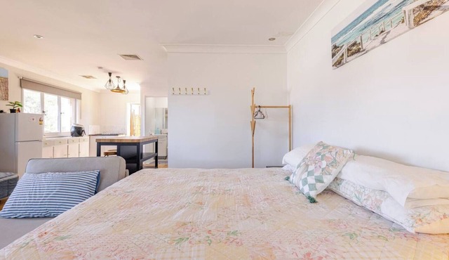 Cozy Delight- Close to airport