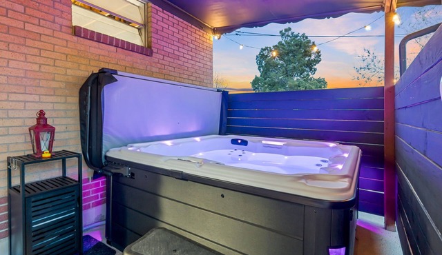 Cozy Den Retreat - Hot Tub - Game Room - BBQ - Fire Pit Min to Downtown Denver