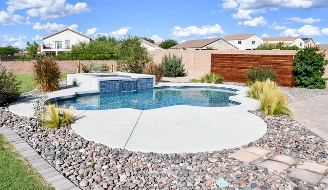 Cozy Desert Gem with Pool and Hot tub