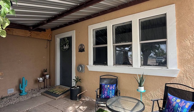 Cozy Desert Getaway Near Carlsbad Caverns. Shaded Yard & Dog-Friendly Amenities!