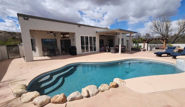 Cozy desert oasis 3-bedroom house with AC, WiFi in beautiful Sahuarita
