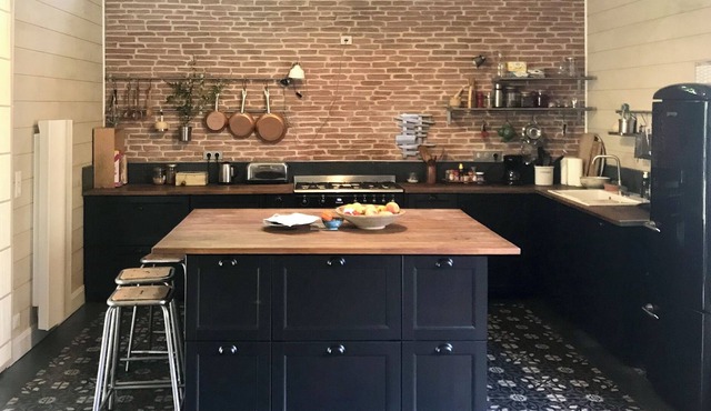 Cozy, designer cottage in Uza. 10 minutes from the beach, seconds from the lake.