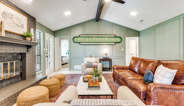 Cozy Designer Family Home Arcade, Park, Tennis, Trails, Pickleball and King bed