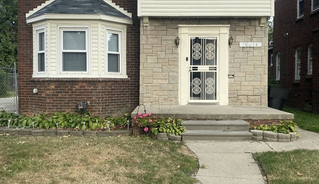 Cozy Detroit home in the Center of Metro Detroit.