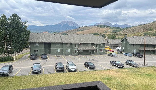 Cozy Dillon Condo with Pool, Hot Tub & Year-Round Recreation — Dog Friendly