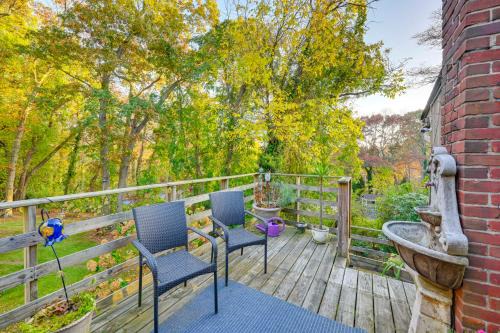 Cozy Dix Hills Apt w/Deck ~ 7 Mi to Beach!