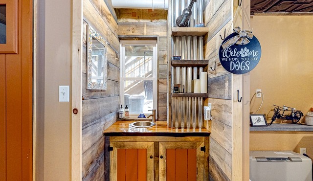 Cozy, dog-friendly cabin with woodstove - steps to trails, minutes to Sugarloaf