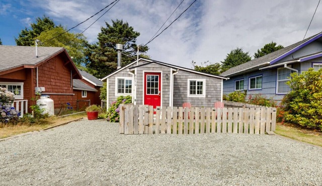 Cozy Dog-Friendly Cabin near Twin Rocks