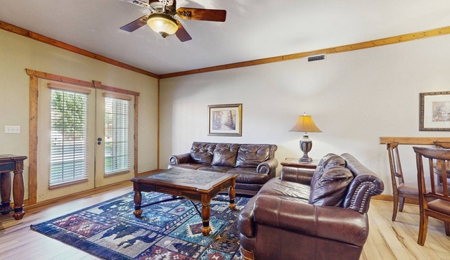 Cozy, dog-friendly condo close to downtown Gatlinburg & Smoky Mountain views