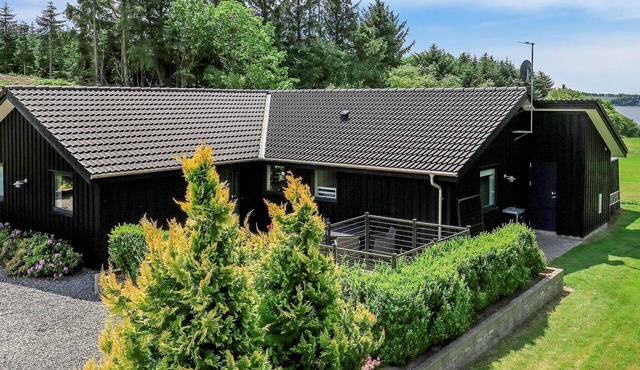 Cozy Dog-Friendly Cottage near Coast-By Traum