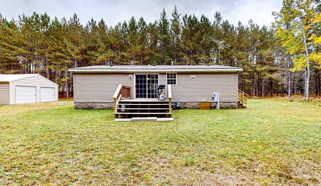 Cozy, dog-friendly home with on-site snowmobile/ATV trails & firepit