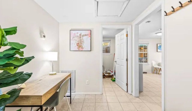 Cozy dog-friendly stay near white sandy beaches!