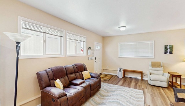 Cozy dog-friendly studio, fast WIFI, AC and in-unit washer & dryer