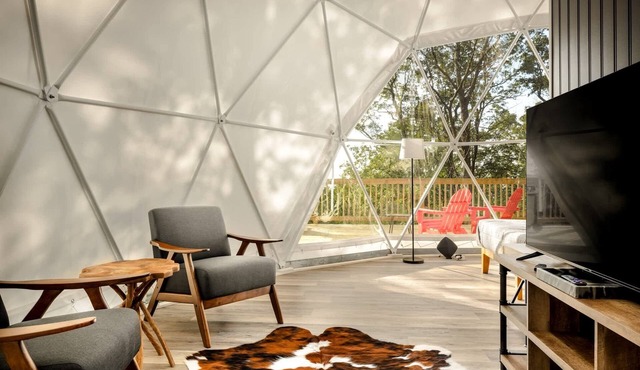 Cozy dome w/hot tub & fire pit, mountain views