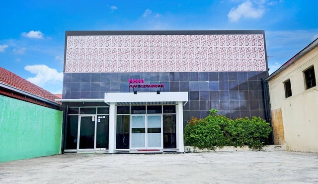 Cozy Double Escape in Indonesia W/Parking Access