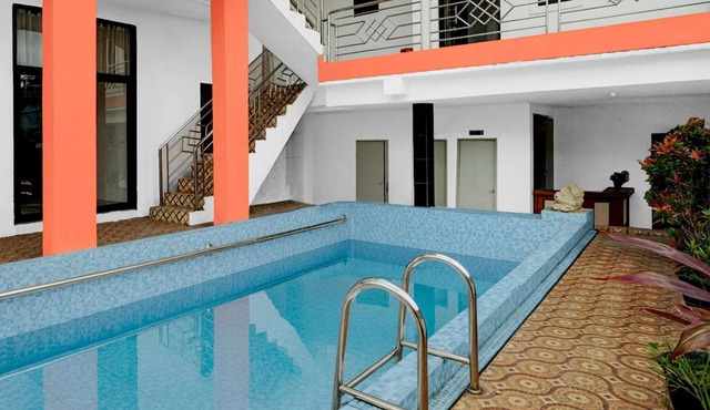Cozy Double Escape with Free WiFi and Parking