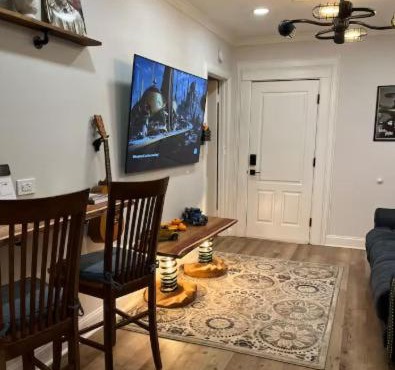 Cozy Downtown 1BR Cottage - Pet Friendly - Free parking