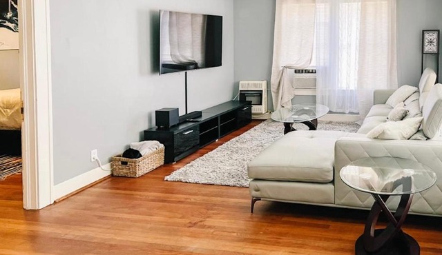 COZY DOWNTOWN 2 BDRM HOME NEAR TURKEY LEG HUT!!!