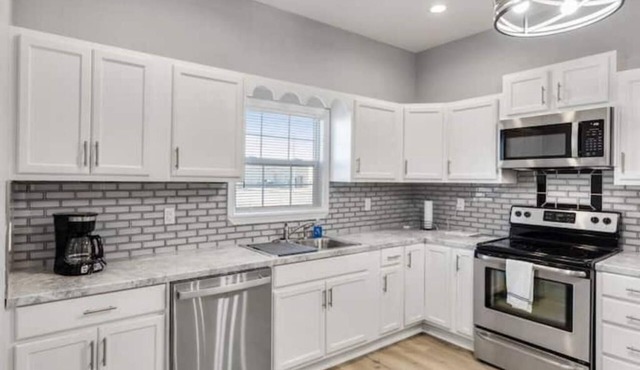 Cozy Downtown 3BR 2Bath remodeled modernized home