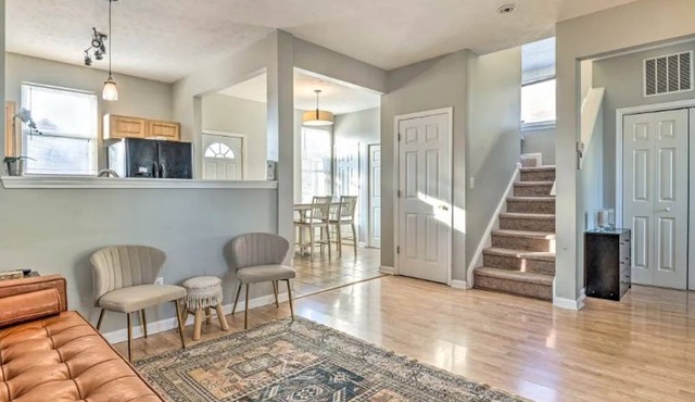 Cozy Downtown Escape