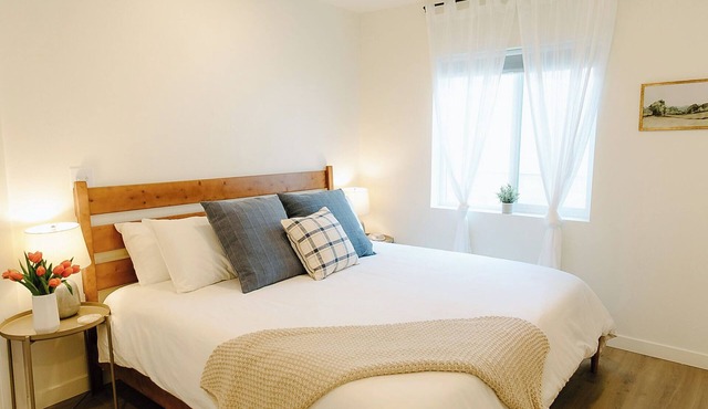 Cozy Downtown Havens - 2