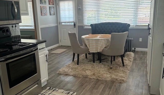 Cozy Downtown home 3 bed 2 bath