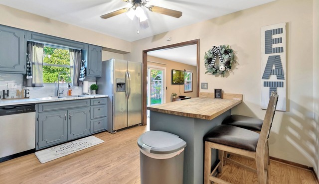 Cozy Downtown Home:Oldie But Goodie, Pet-Friendly