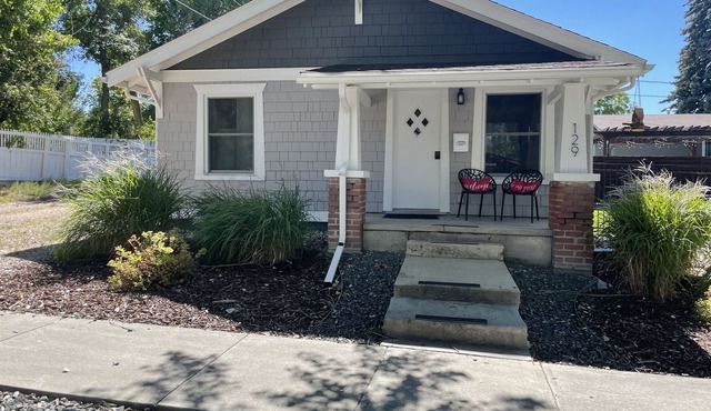 Cozy Downtown Home 🏘